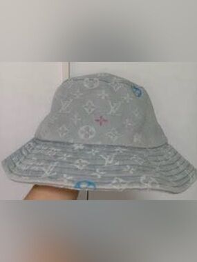 Fashionable Light Gray Bucket Hat
